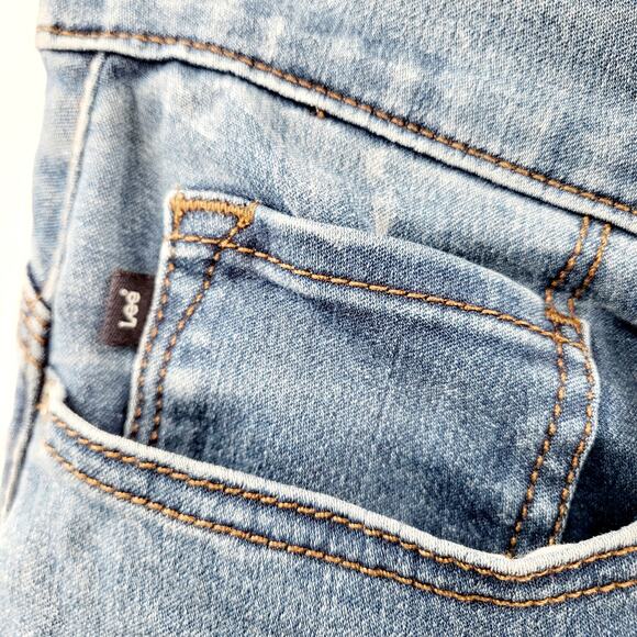 Lee Riders Flared Blue Medium Washed 5-Pocket Zip Denim Jeans Women's Size 8 Med - Picture 4 of 8